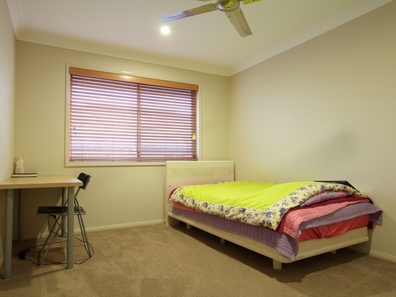 9 Dennis Vale Dr, Daisy Hill QLD 4127