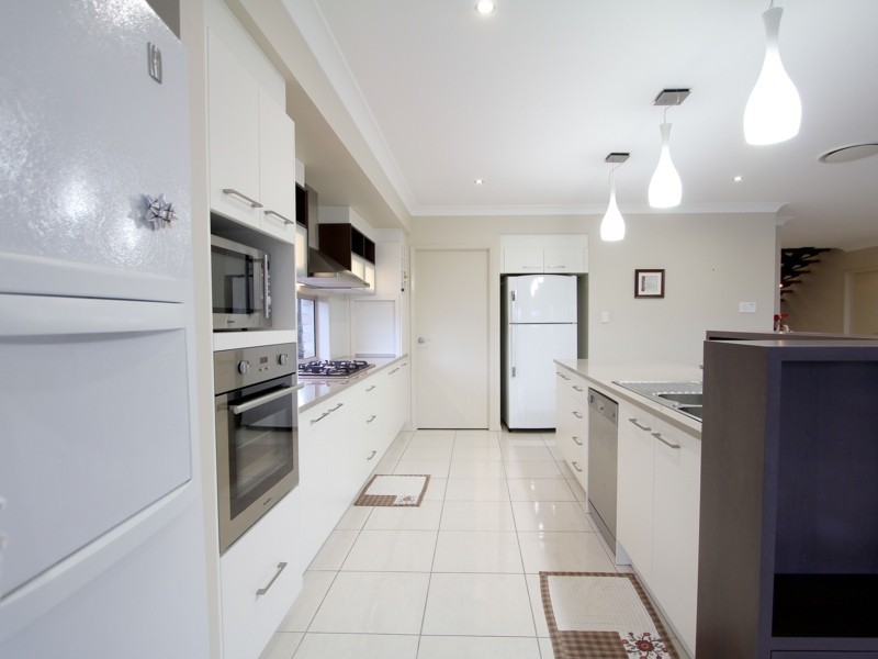 9 Dennis Vale Dr, Daisy Hill QLD 4127