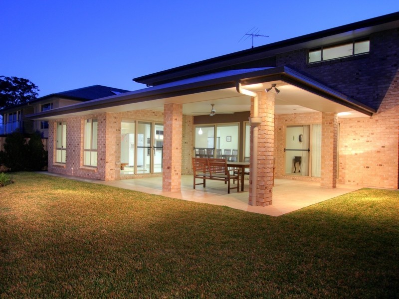 9 Dennis Vale Dr, Daisy Hill QLD 4127