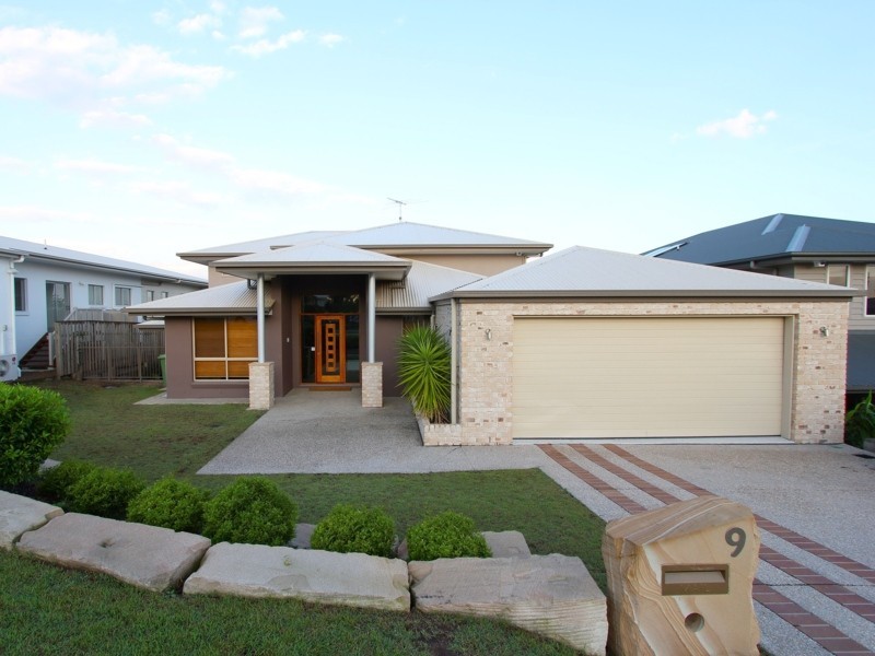 9 Dennis Vale Dr, Daisy Hill QLD 4127