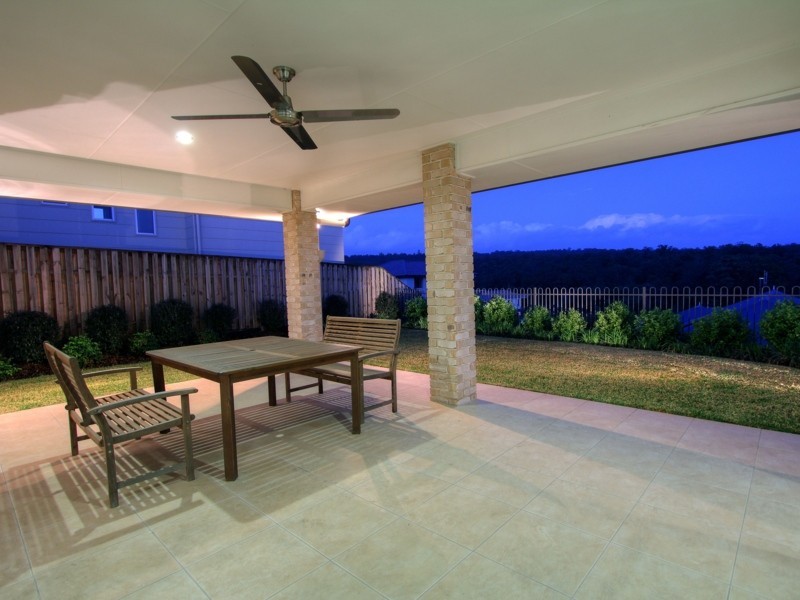 9 Dennis Vale Dr, Daisy Hill QLD 4127