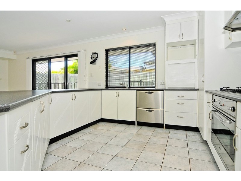 11 Lindfield St, Parkinson QLD 4115