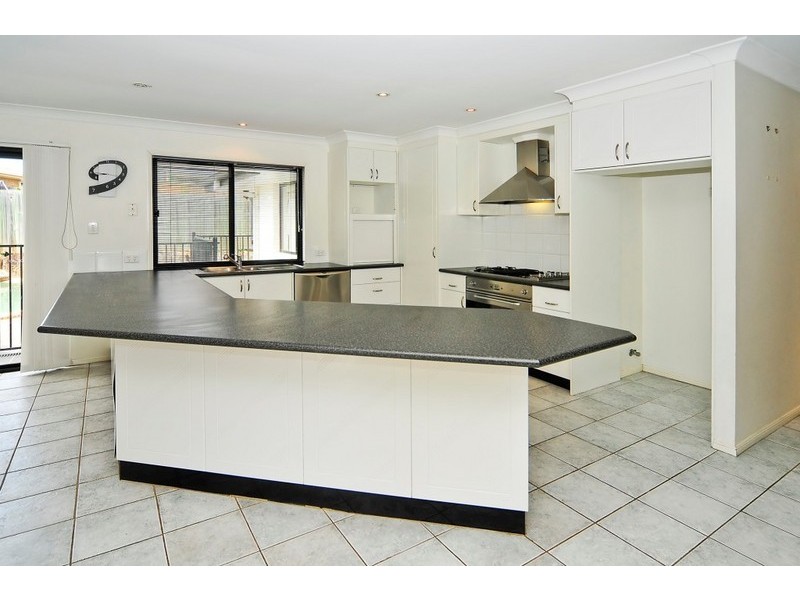 11 Lindfield St, Parkinson QLD 4115