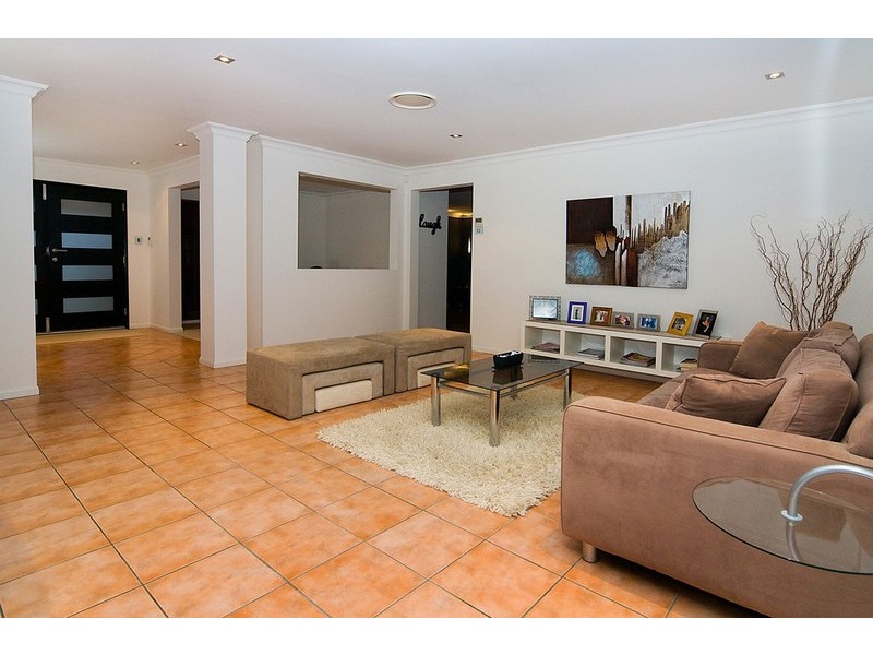 37 Oakview St, Parkinson QLD 4115
