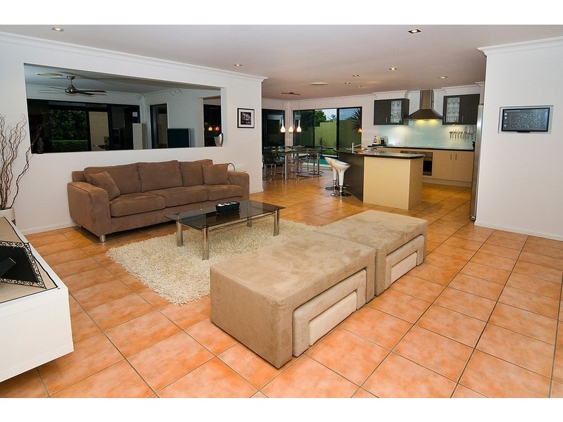 37 Oakview St, Parkinson QLD 4115