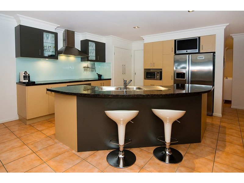 37 Oakview St, Parkinson QLD 4115