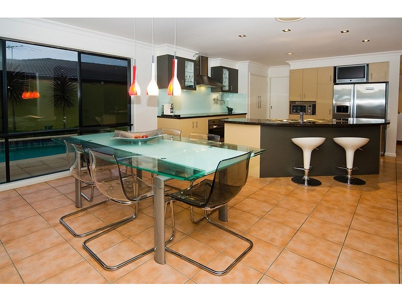 37 Oakview St, Parkinson QLD 4115