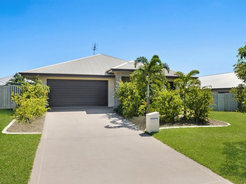 Bushland Beach QLD 4818