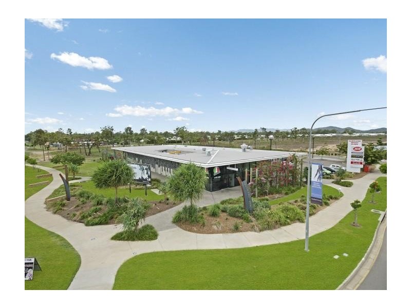 Bushland Beach QLD 4818