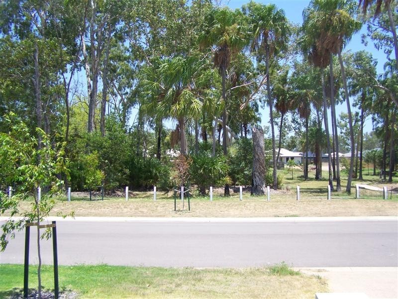 Bushland Beach QLD 4818