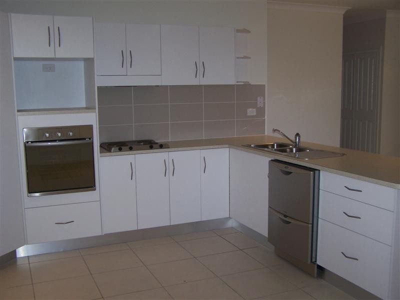 Bushland Beach QLD 4818