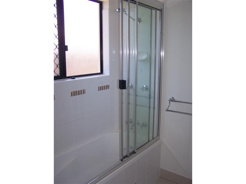 Bushland Beach QLD 4818