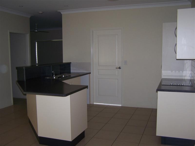 Bushland Beach QLD 4818