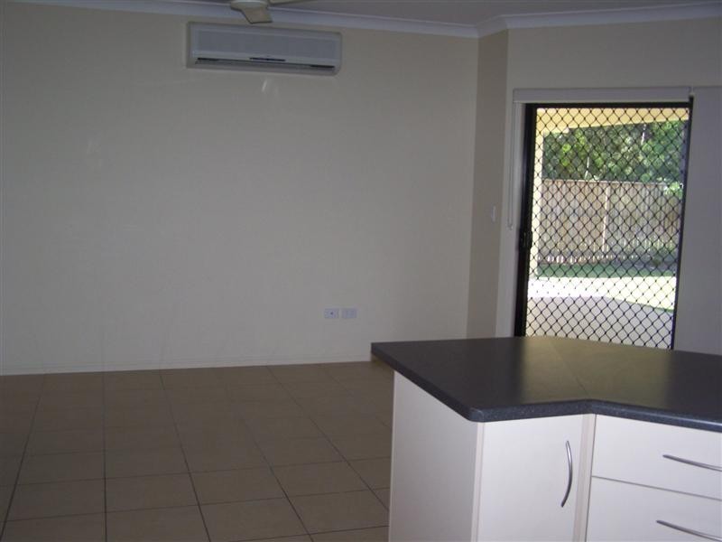 Bushland Beach QLD 4818