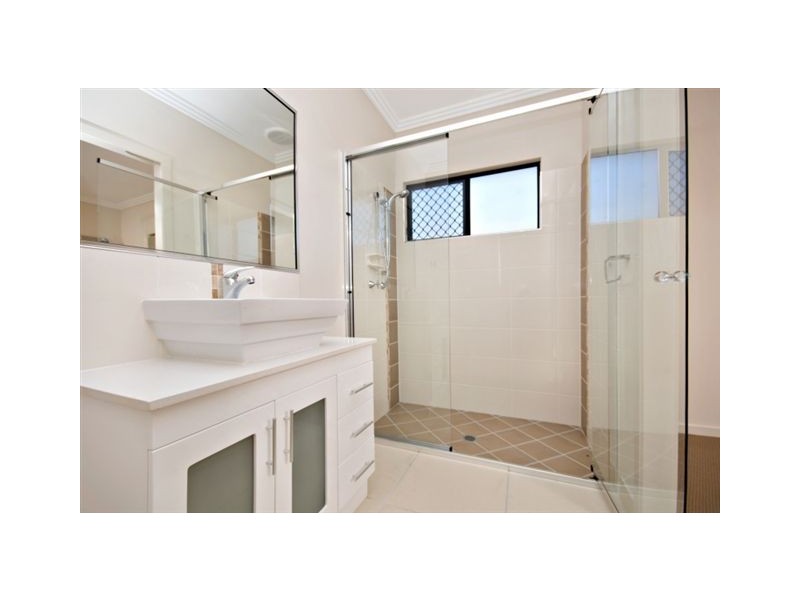 Bushland Beach QLD 4818