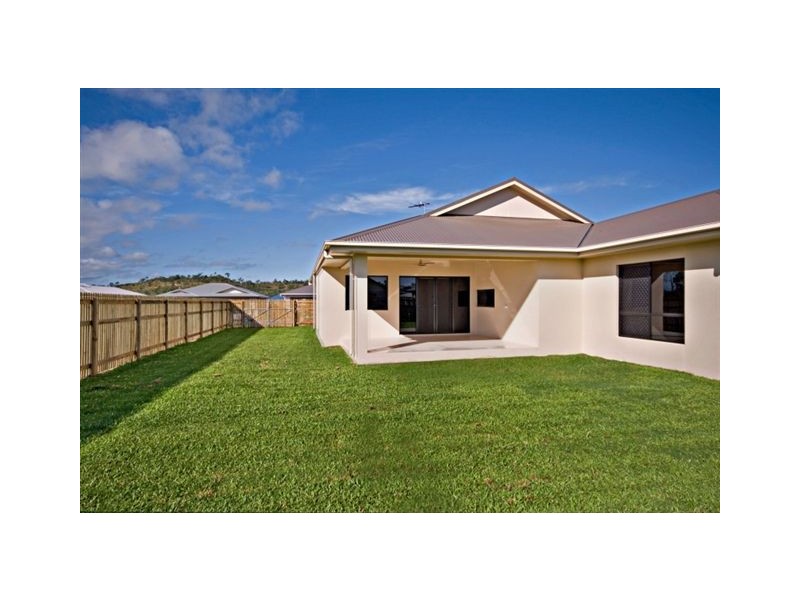 Bushland Beach QLD 4818