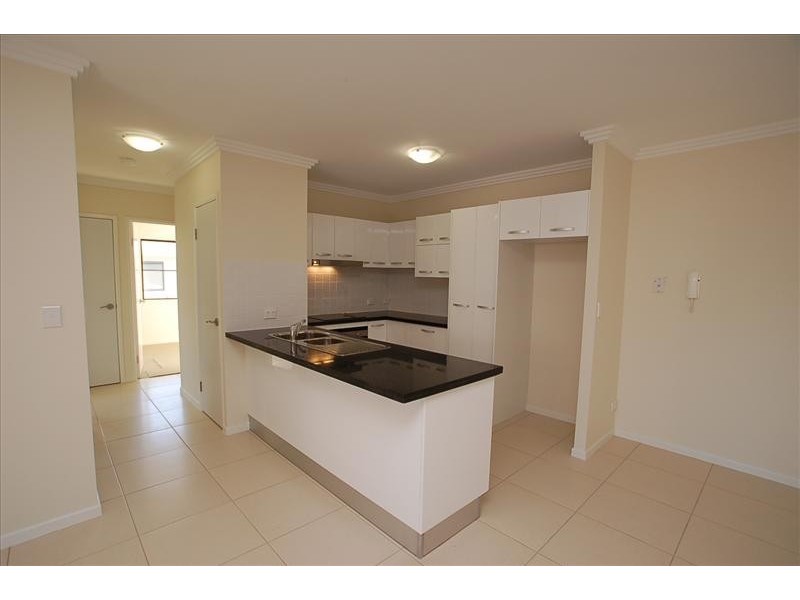 Unit 33 Riverlinks Apartments, Angus Smith Drive, Douglas QLD 4814