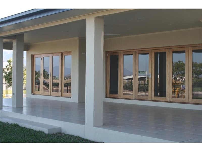 5 Waterfront Parade, Idalia QLD 4811