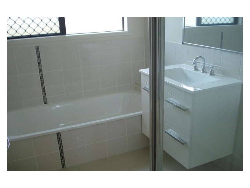 8  Sanderling Circuit, Kelso QLD 4815