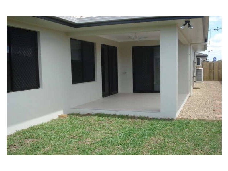 8  Sanderling Circuit, Kelso QLD 4815