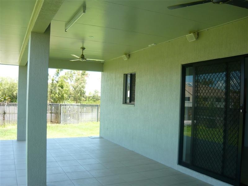 21 Coolaree Drive, Bushland Beach QLD 4818
