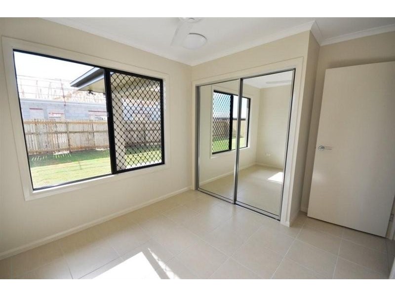 8 Beach Oak Road, Mount Low QLD 4818