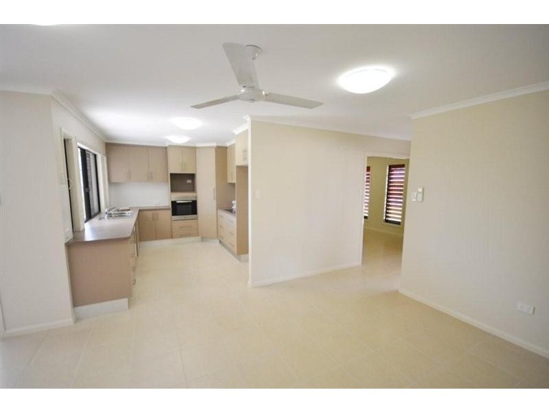 8 Beach Oak Road, Mount Low QLD 4818