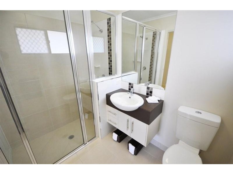 8 Beach Oak Road, Mount Low QLD 4818