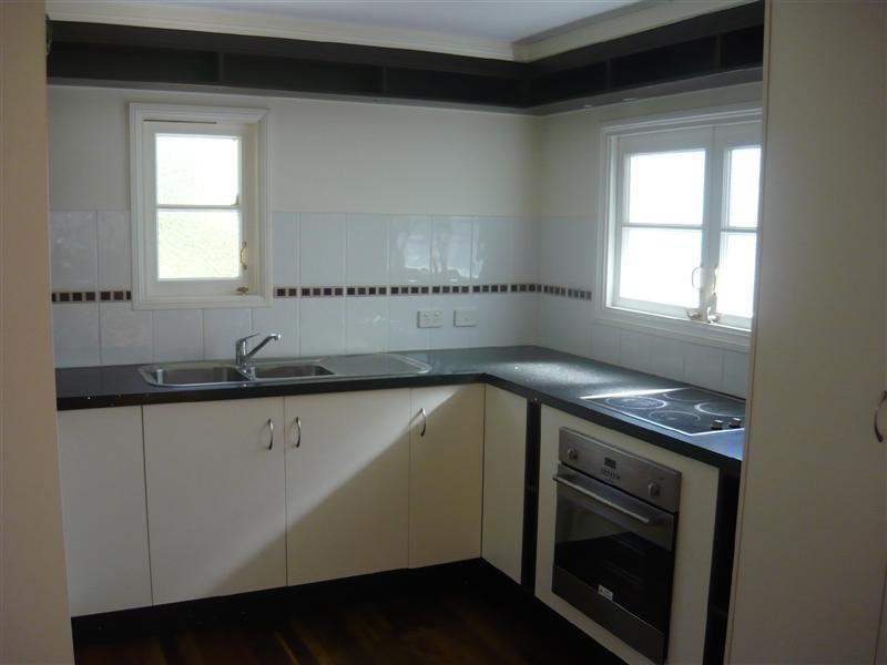 2/114 Eyre Street, North Ward QLD 4810