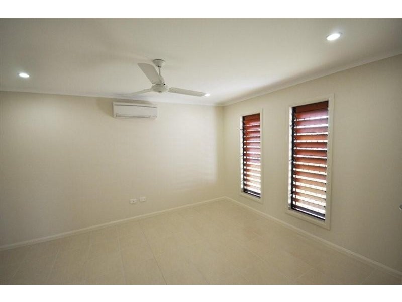 8 Beachoak Road, Mount Low QLD 4818