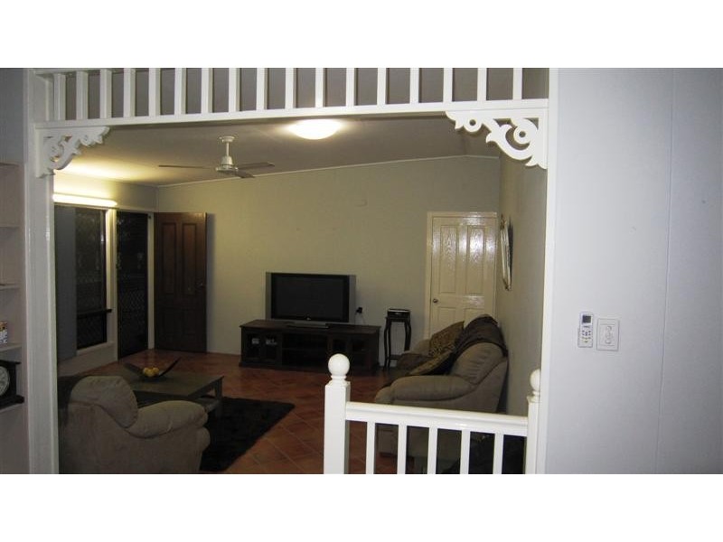 21 Surry St, Hyde Park QLD 4812