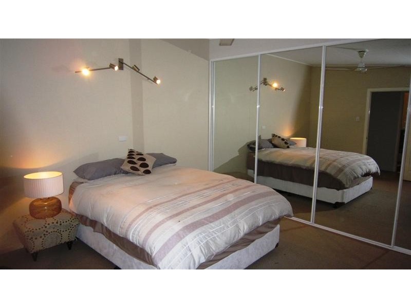 21 Surry St, Hyde Park QLD 4812