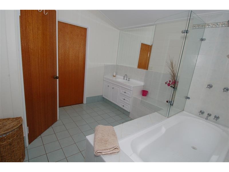 60 Robertson Street, Railway Estate QLD 4810