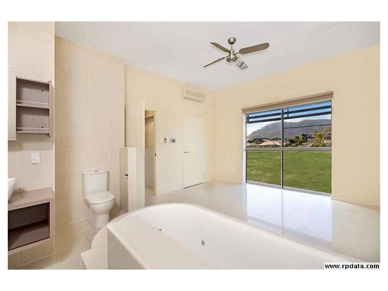 14/237  Riverside Bvd, Douglas QLD 4814