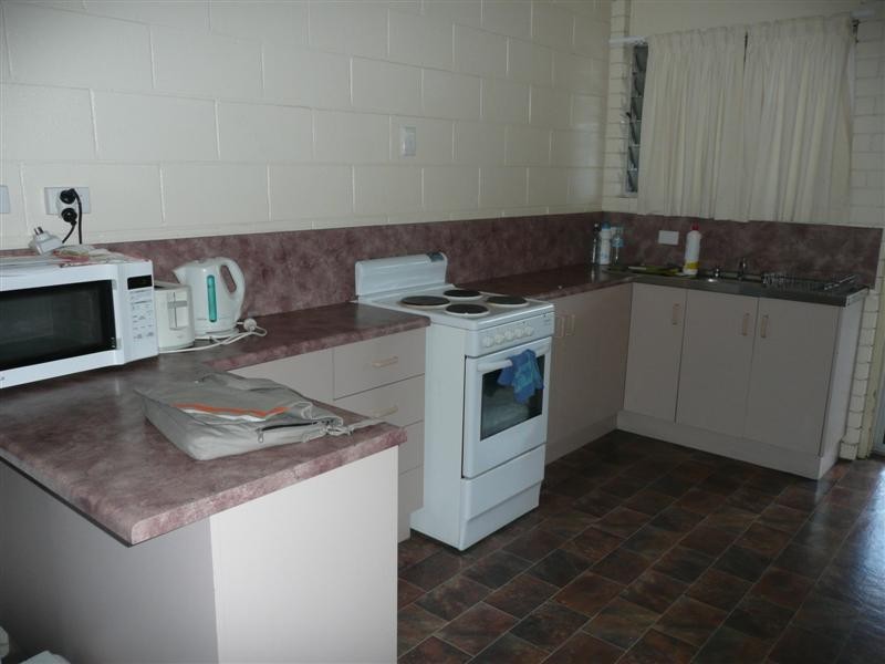 2/85 QUEENS ROAD, Hermit Park QLD 4812