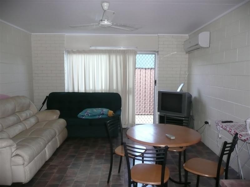 2/85 QUEENS ROAD, Hermit Park QLD 4812