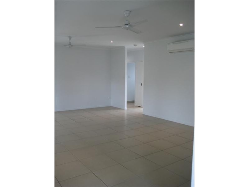 Bushland Beach QLD 4818