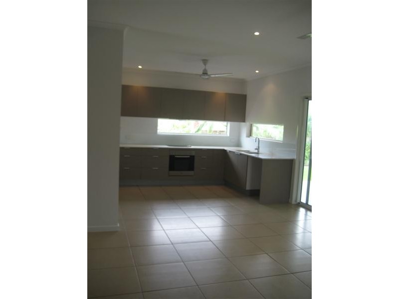 Bushland Beach QLD 4818