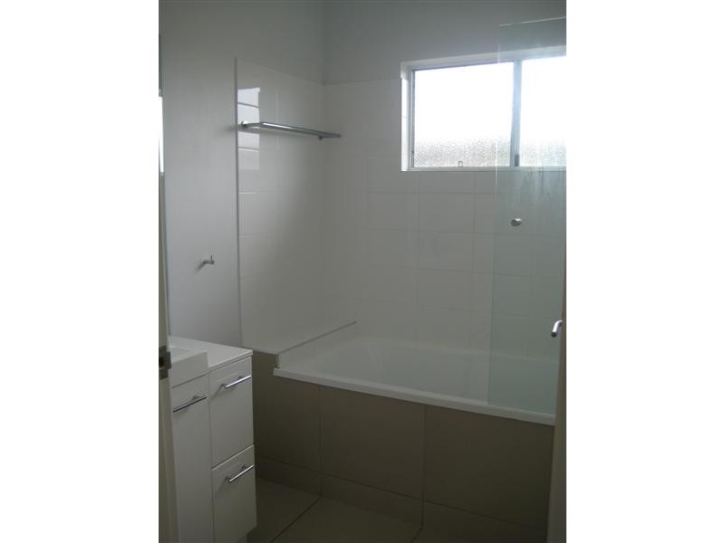 Bushland Beach QLD 4818