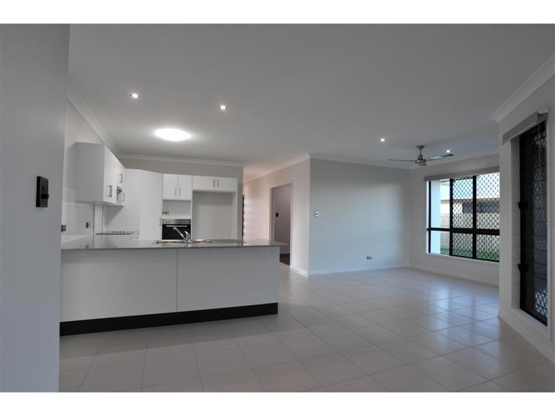 14 Lochern Way, Bushland Beach QLD 4818