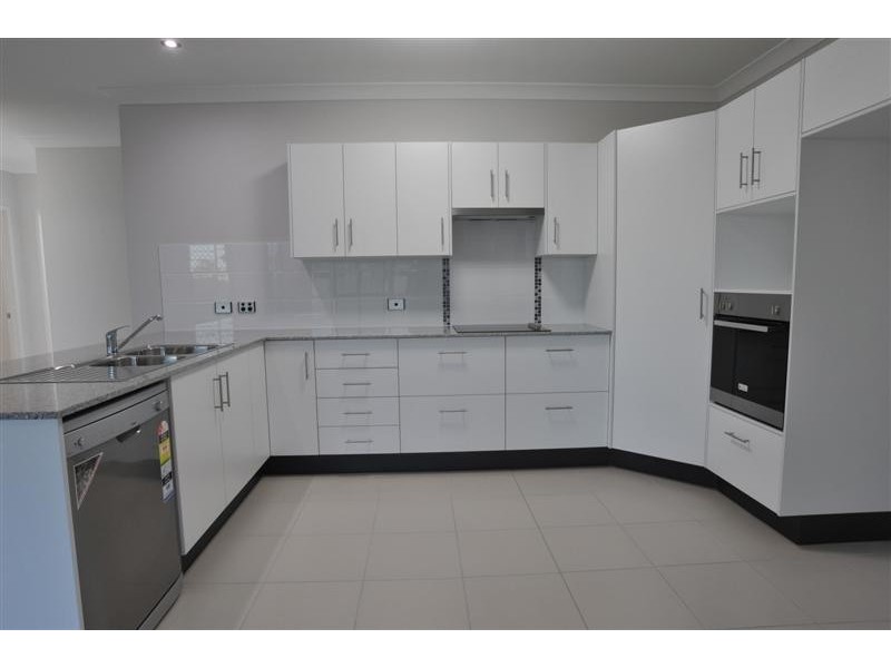 14 Lochern Way, Bushland Beach QLD 4818