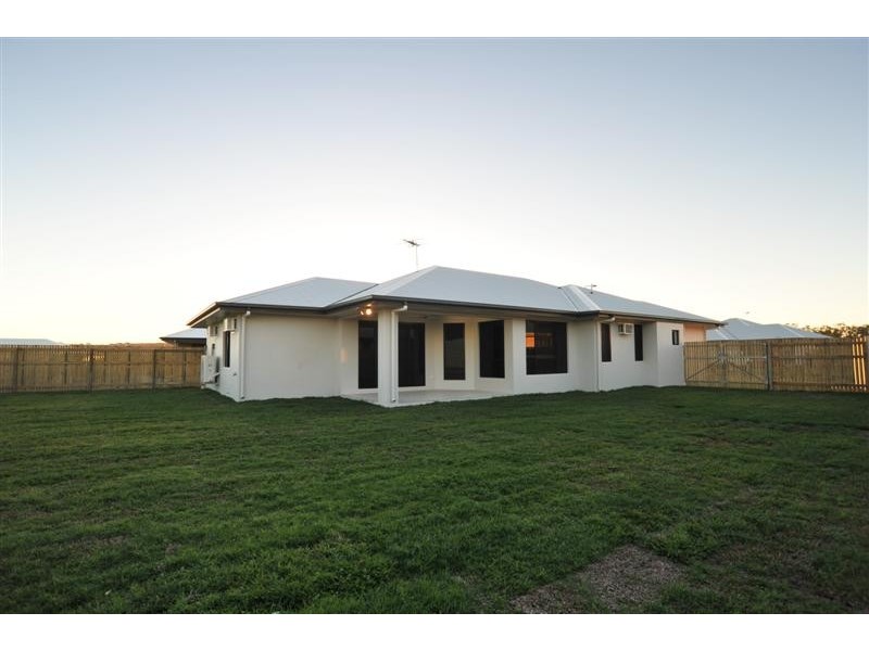 14 Lochern Way, Bushland Beach QLD 4818