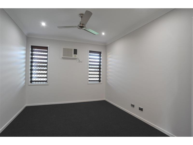 14 Lochern Way, Bushland Beach QLD 4818