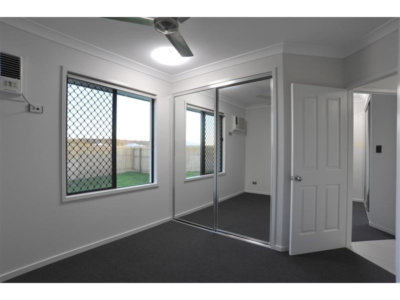 14 Lochern Way, Bushland Beach QLD 4818