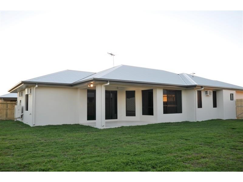 14 Lochern Way, Bushland Beach QLD 4818
