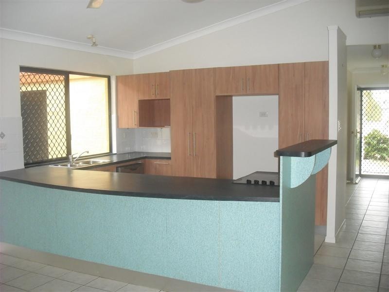 9 Pacific Avenue, Bushland Beach QLD 4818