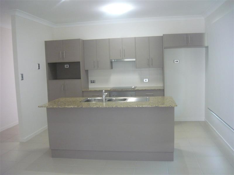 11 Rattray Street, Bushland Beach QLD 4818