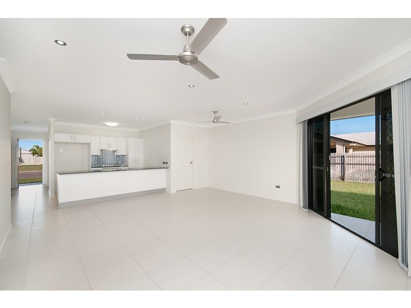 Bushland Beach QLD 4818