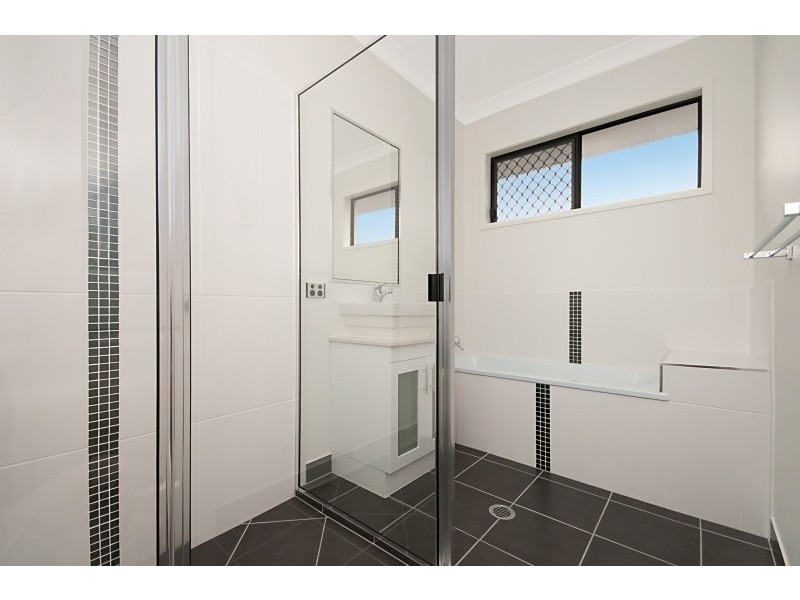 Bushland Beach QLD 4818