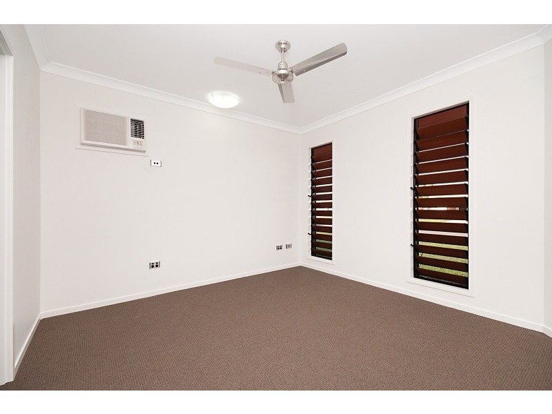 Bushland Beach QLD 4818